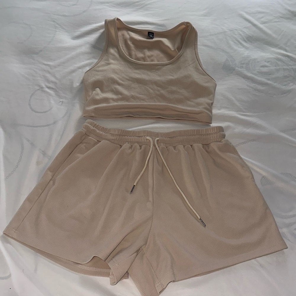 2 piece tank & short set - like new.
